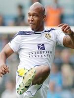Cult hero Diouf commits himself to Leeds for a further 18 months
